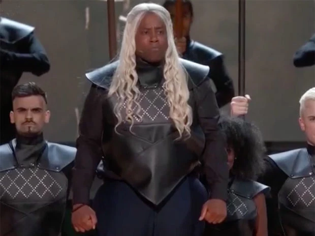Kenan Thompson en la apertura de los premios Emmy 2022