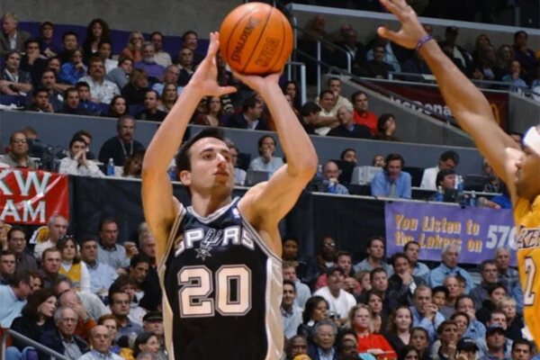 Manu Ginóbili en los San Antonio Spurs