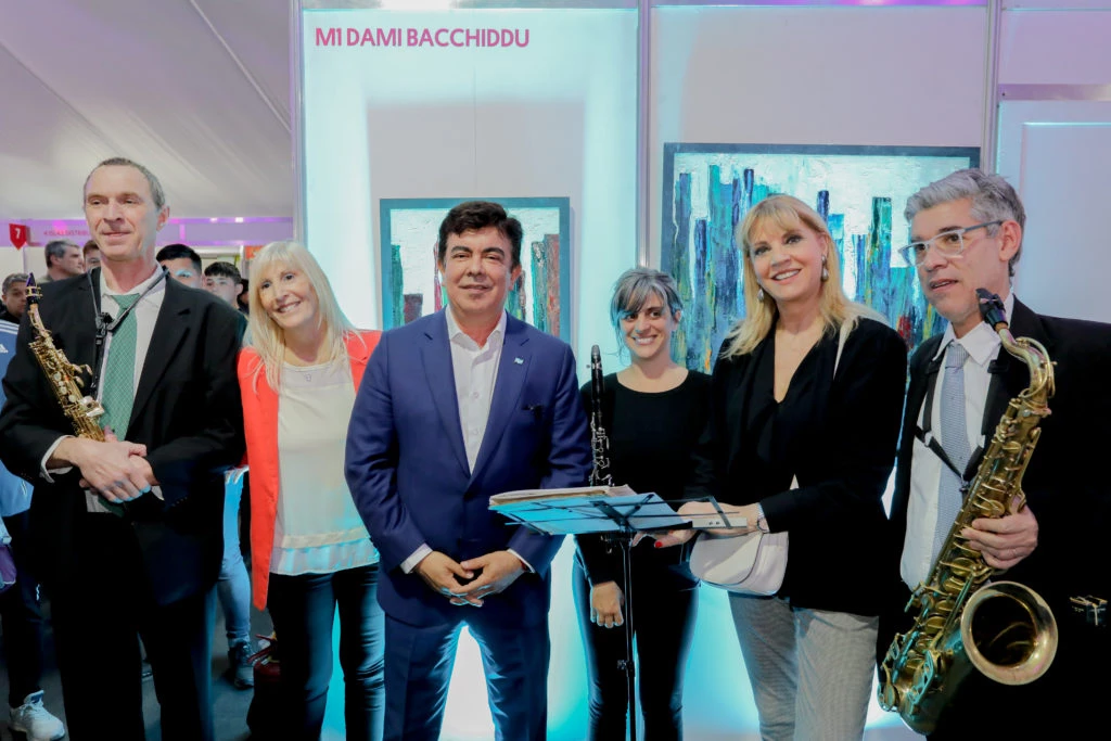 Teté Coustarot, junto a los músicos