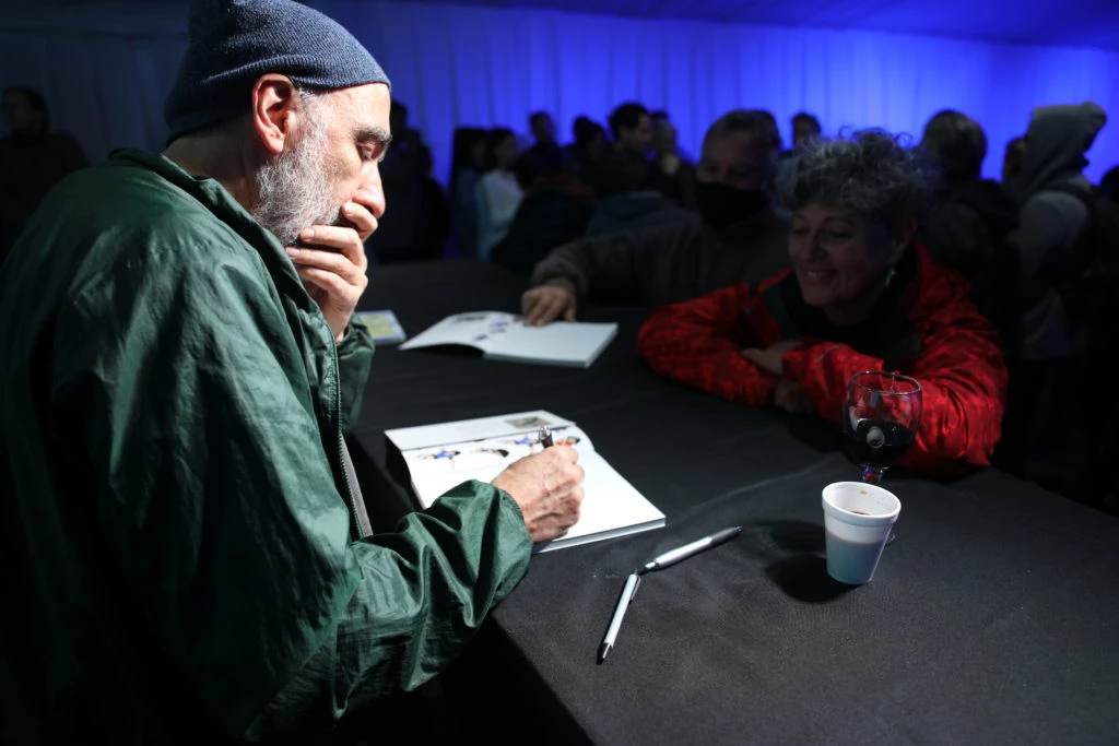 Firma de libros, en la feria del libro de La Matanza