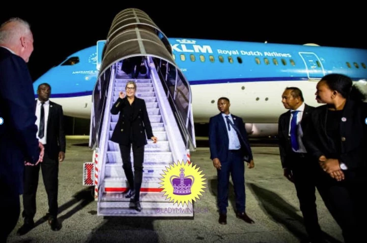 Así bajó Máxima Zorreguieta del avión. Foto IG: @LADYMWINDSOR.