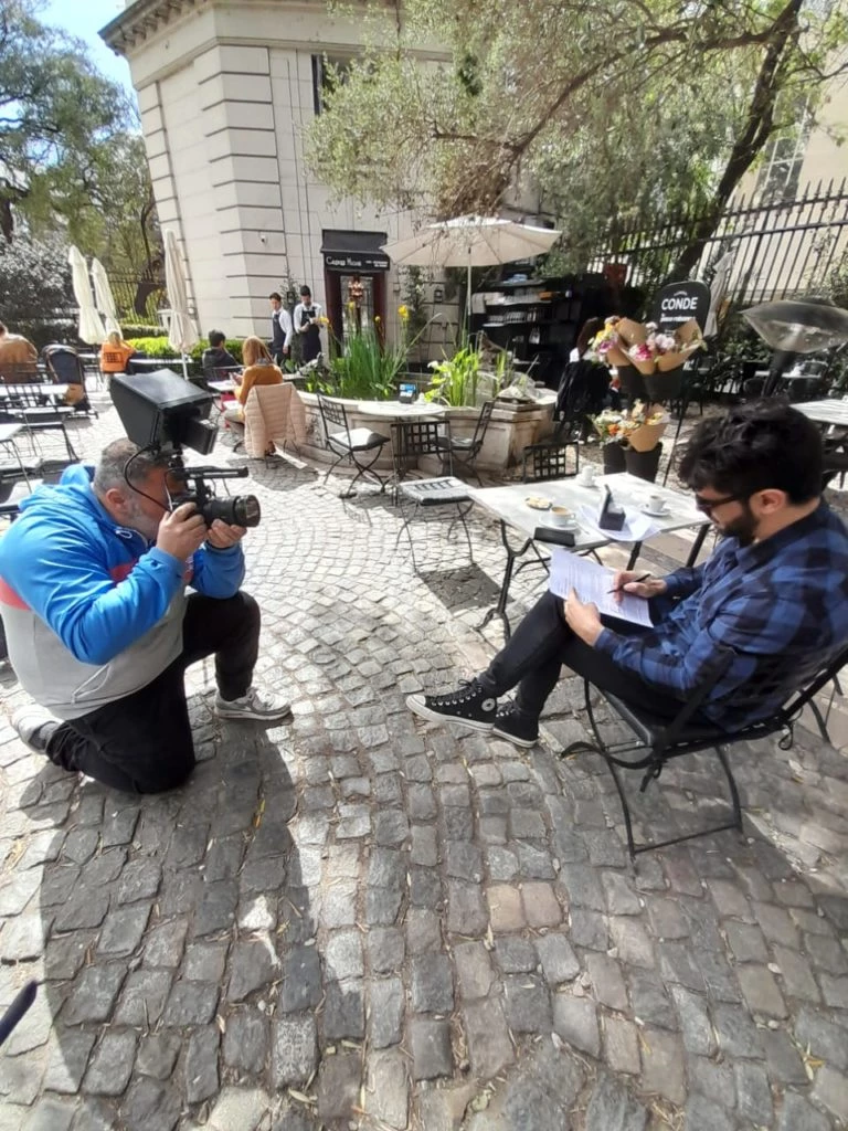Gonzalo Heredia en la grabación de "Las calles de la historia".