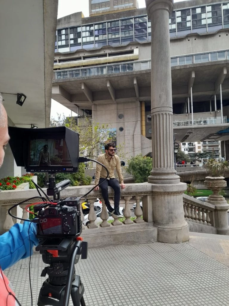 Gonzalo Heredia en la grabación de "Las calles de la historia".