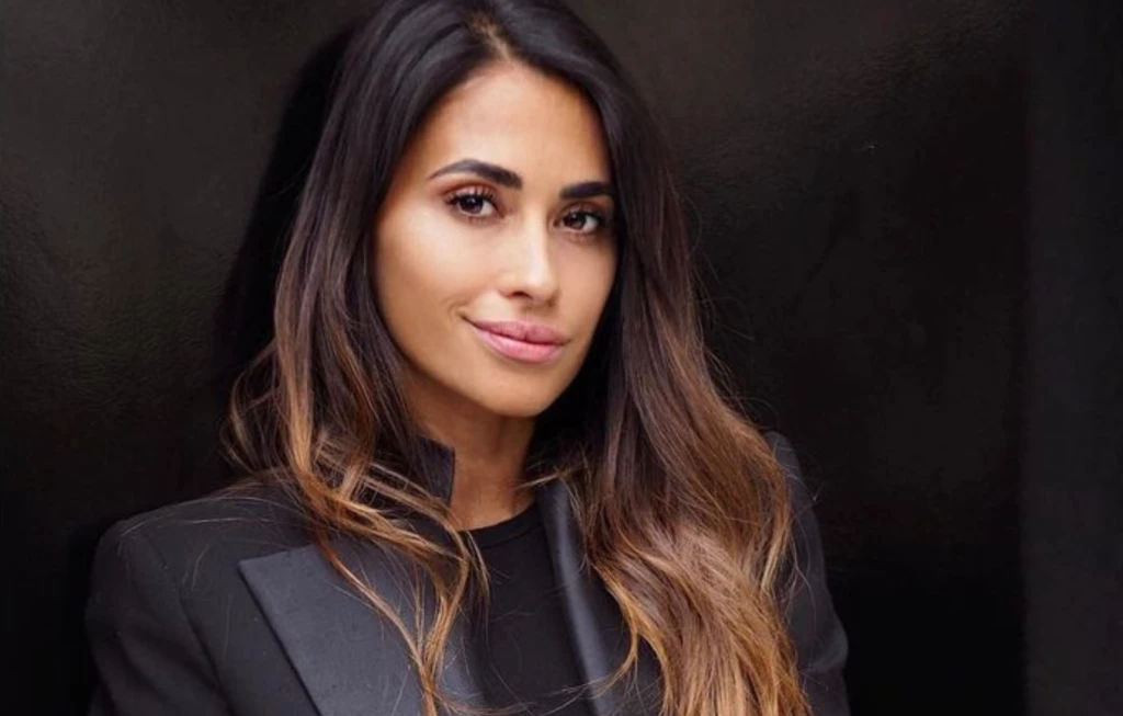 Cuánto cuesta la mini bag Chanel que usó Antonela Roccuzzo para alentar a la Selección Argentina