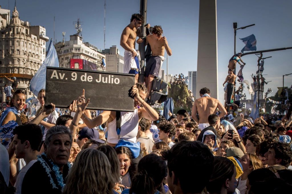 Argentina campeón mundial, los festejos en el Obelisco. Fotos: Fabián Uset y Manu Adaro.