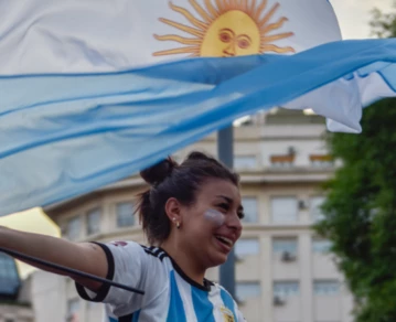 Las fotos del eufórico festejo de la gente luego del triunfo de Argentina contra Croacia