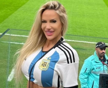 Lucian Salazar posando Qatar