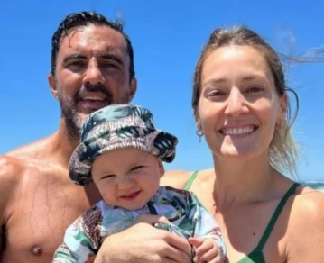 Mica Viciconte y Luca Cubero en la playa