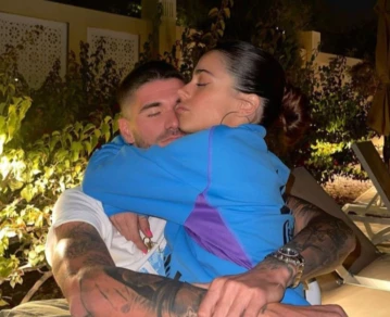 Tini y Rodrigo de Paul juntos en Qatar