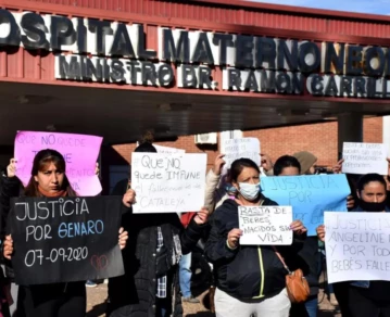 Los familiares de los bebés muertos en Córdoba repudiaron a la enfermera que se declaró inocente