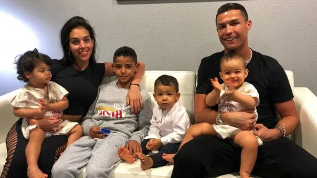 Georgina, Cristiano y parte de la familia.