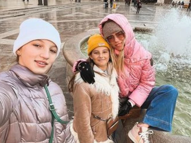 Así son las fabulosas vacaciones de Nicole Neumann y sus hijas en Europa