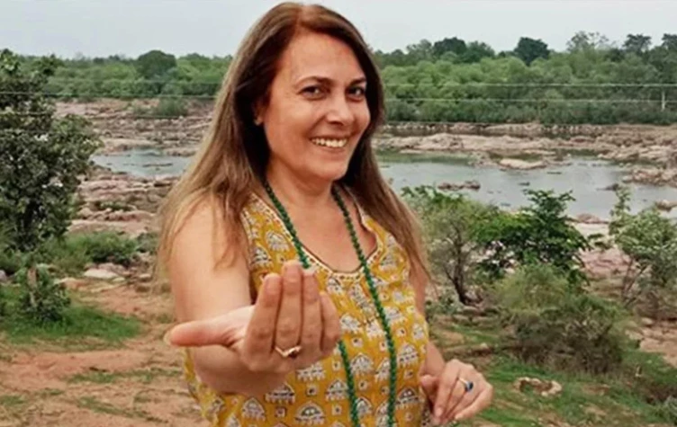 Daisy Mcqueen en India. Foto redes sociales.