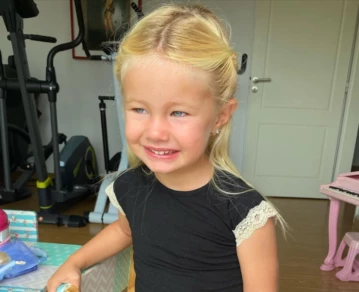 Matilda Salazar sabe tocar el piano con 5 años