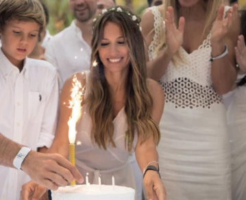 Pampita celebró sus 45 años en Brasil