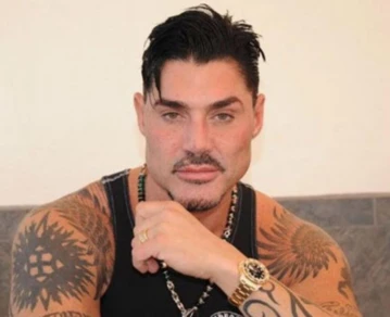 Ya llega El Comandante la serie de Ricardo Fort