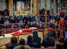 Los restos mortales del Papa emérito Benedicto XVI