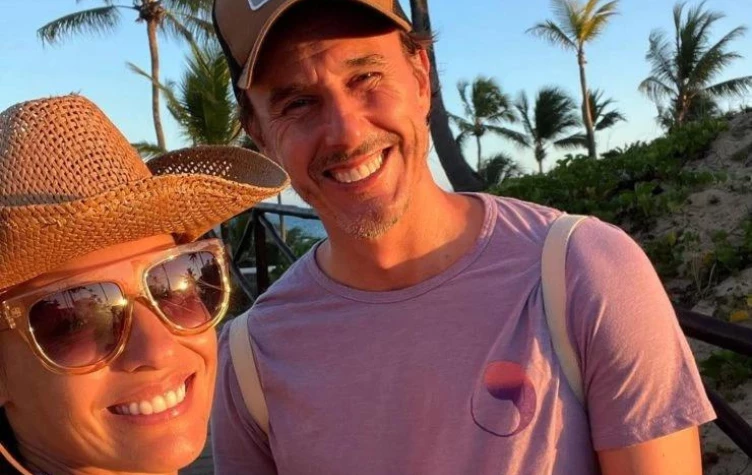 Pampita junto a su marido. Foto redes sociales.