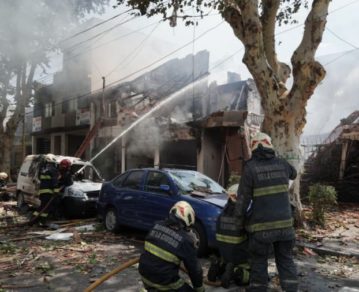 Explosión y derrumbe en una vivienda de Villa Devoto debido a una fuga de gas