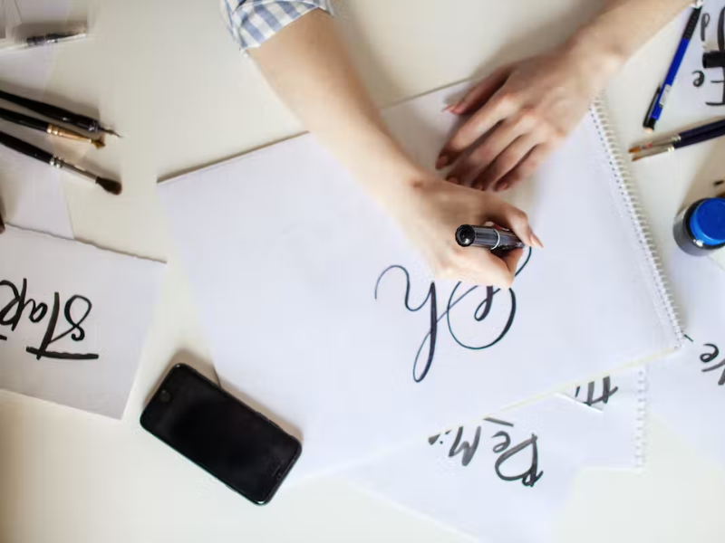 Qué es el lettering y en que se diferencia con la caligrafía – GENTE Online