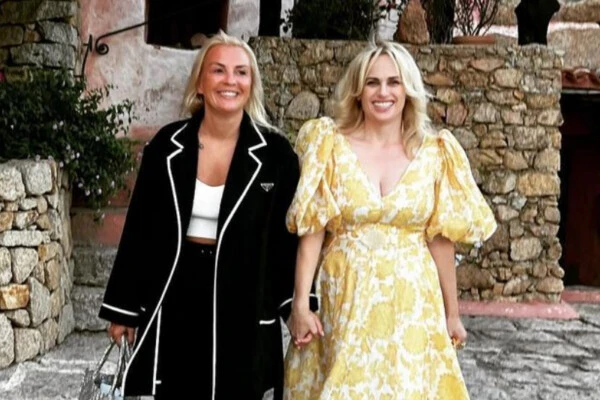 rebel wilson comprometida (1)