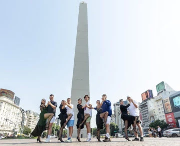 Tenistas europeos bailando tango