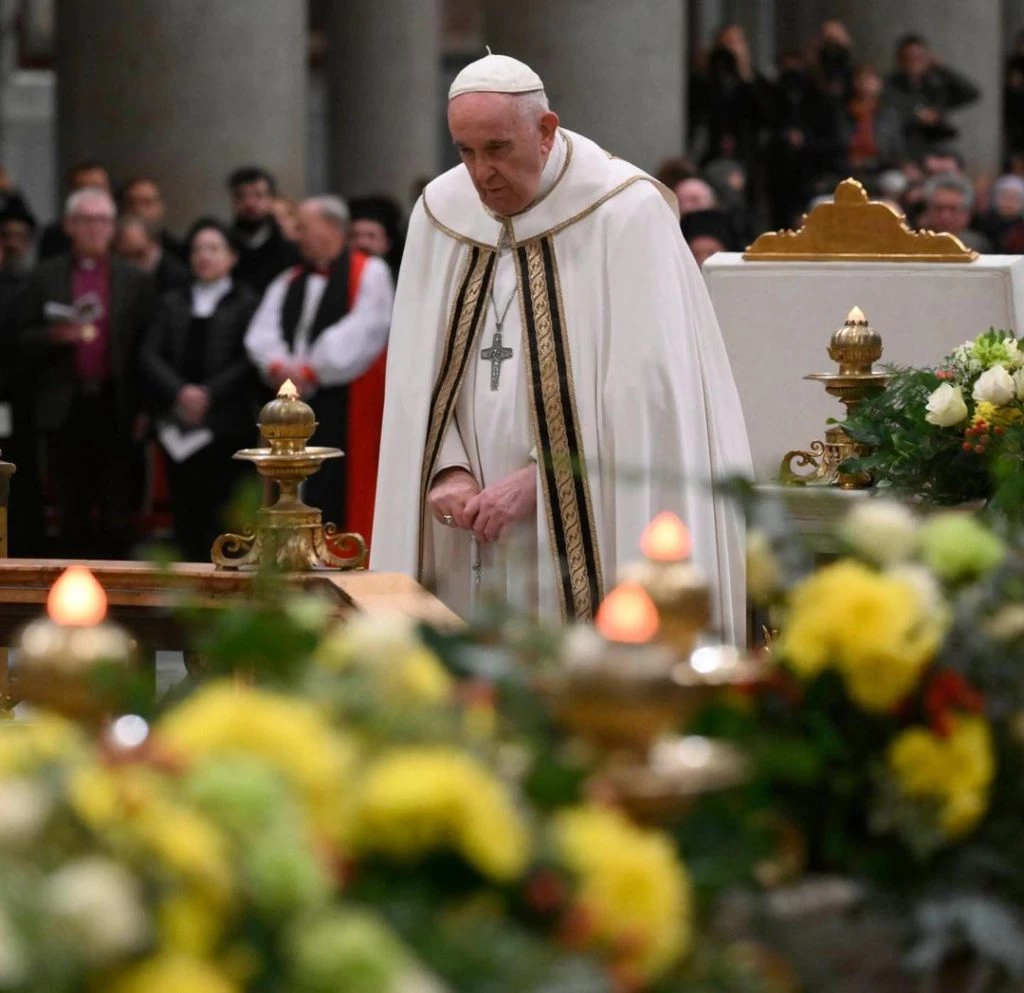 Papa Francisco durante una misa. Foto redes sociales.