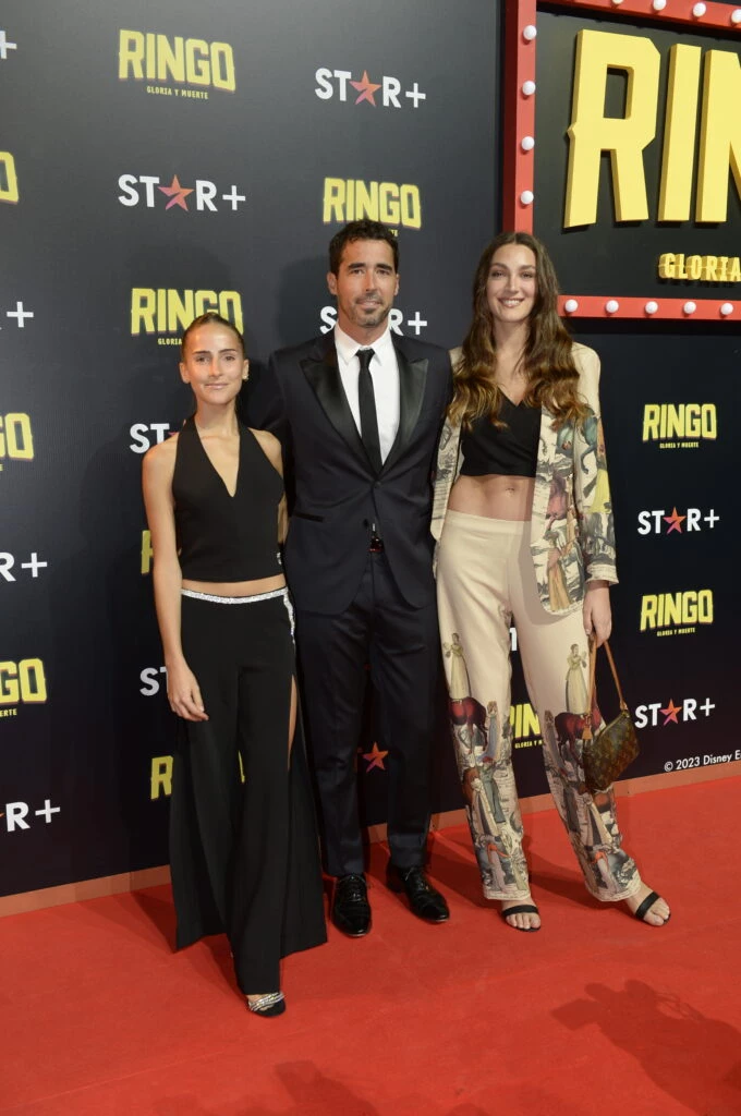 Nacho Viale con Lucía Pedraza y Ámbar de Benedictis.