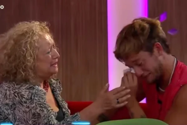 Gran Hermano: así fue el reencuentro de Nacho con su abuela Teresa y Jesús, su padrastro. Foto captura de pantalla.