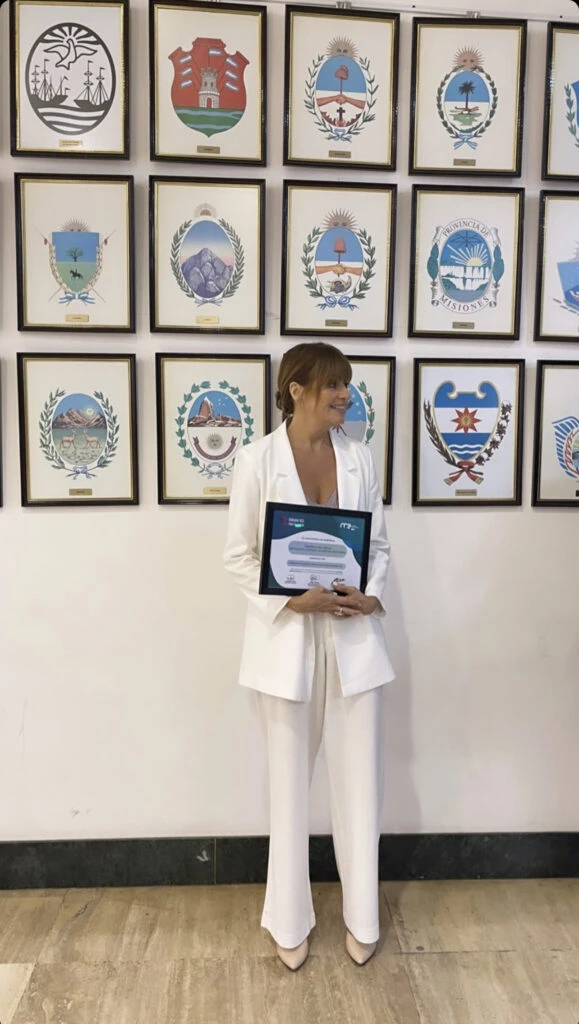 Gabriela Arias uriburu distinguida en el Senado. Foto: IG.