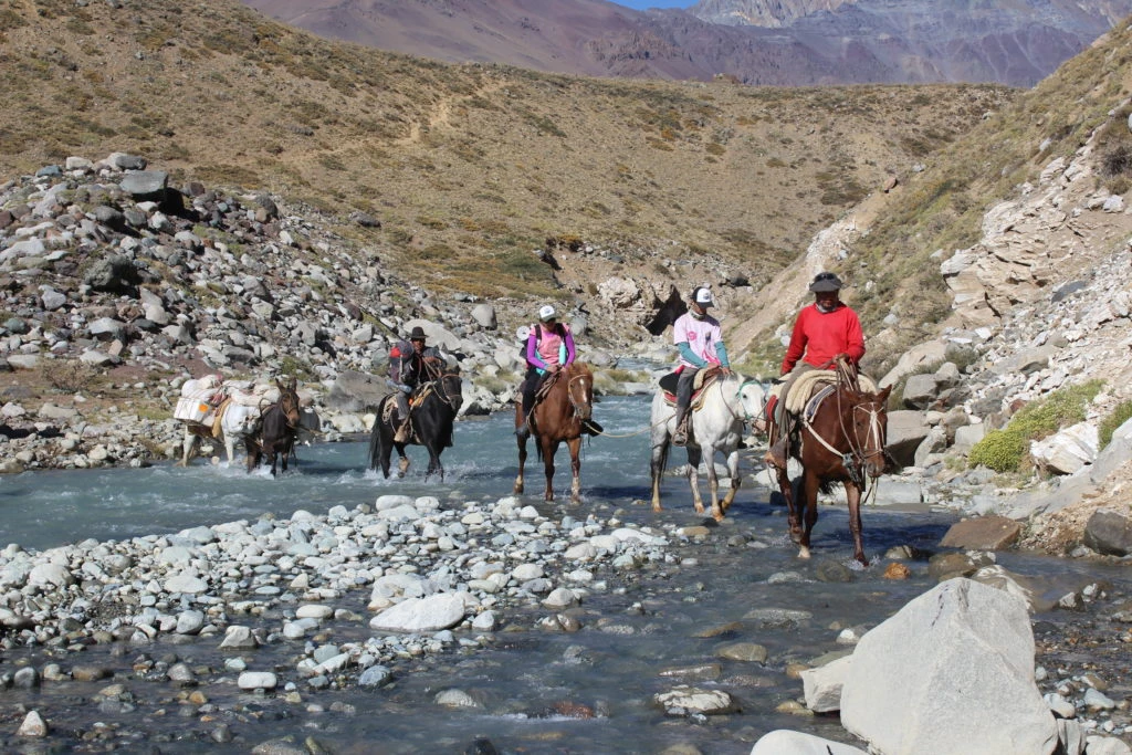 “Llegar al memorial es el momento más emocionante para los pacientes y nosotros, el equipo de apoyo. Es el final de un esfuerzo físico y mental enorme, es el momento en el cual muchos de los pacientes se toman su momento para agradecer y rendir homenaje, e incluso para agradecernos a nosotros por acompañarlos en todo momento”, Fernando Petracci. 