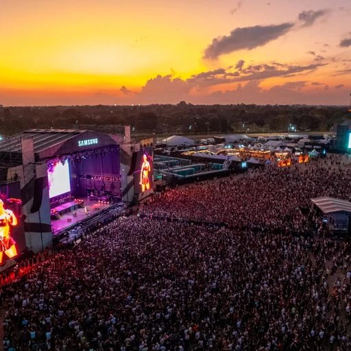 Vista del aterdecer en un día donde la lluvia fue pura amenaza. Foto: Gentileza Lollapalooza.