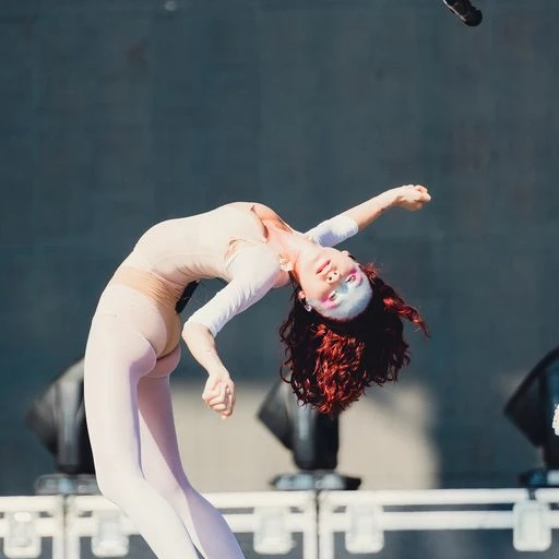 Cami y un show performático. Foto: Gentileza Lollapalooza.