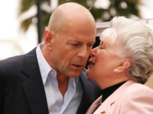 Bruce Willis junto a su madre