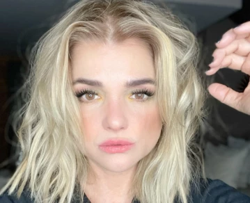 Así es la sala de estar de Araceli González: en camel y con una pecera incrustada