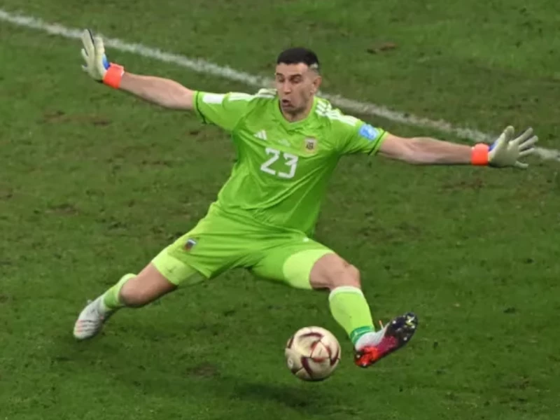 Dibu Martínez: se lanzará una película basada en la infancia del arquero y campeón del mundo