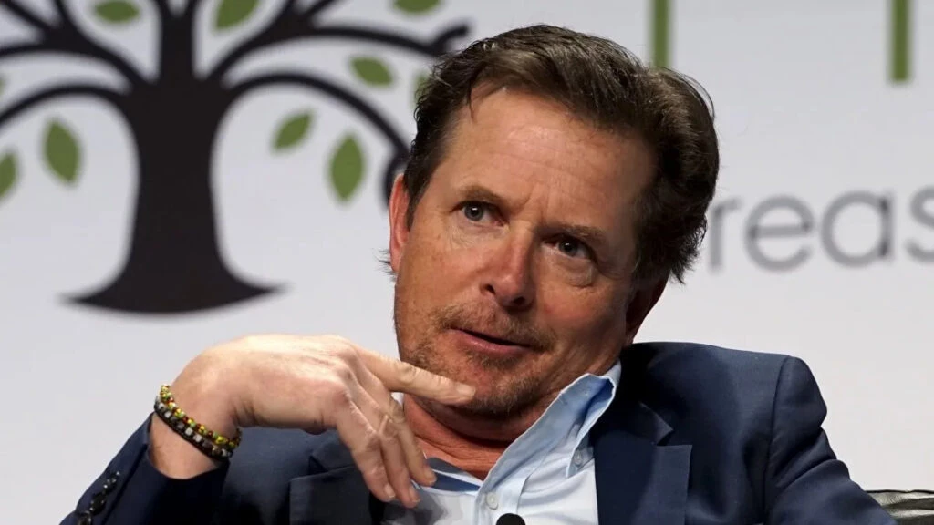 Michael. J Fox durante una entrevista. Captura de pantalla.