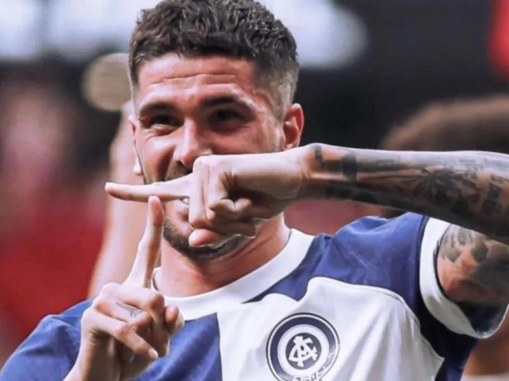 Rodrigo De Paul le dedicó su primer gol post mundial a Tini Stoessel