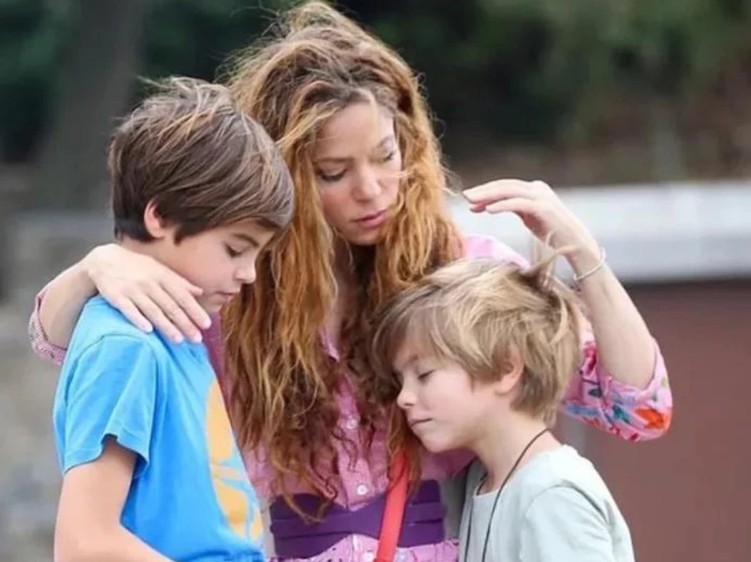 Shakira junto a sus hijos Sasha y Milan