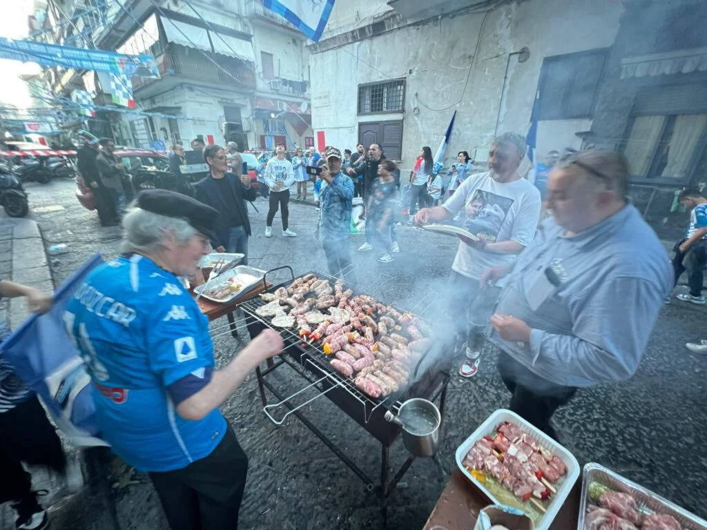 Los hinchas de Napoli en la previa del partido contra el Udinese