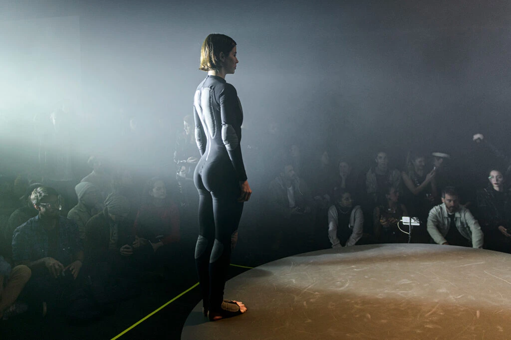 Sobre sí mismo, la performance de Melisa Zulberti, en la primera fecha de mayo de Dialog