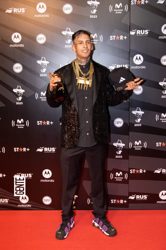 L-Gante en la Alfombra Roja de los Premios Gardel