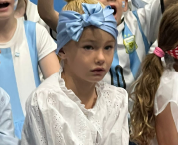 Matilda Salazar celebró el 25 de mayo vestida de paisana y bailando una zamba