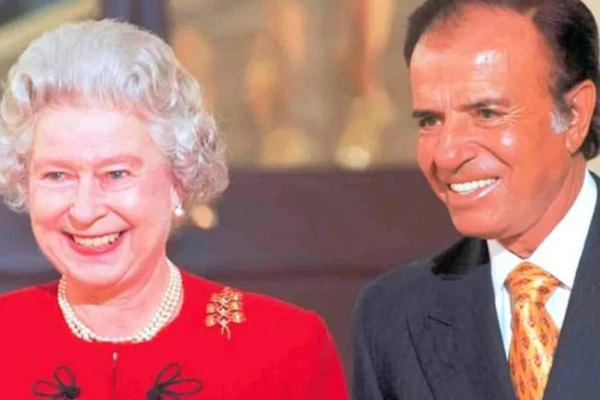 El día en que Carlos Menem rompió el protocolo con la reina Isabel II: todas las fotos