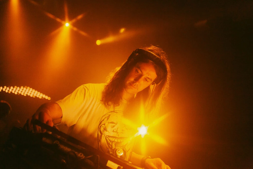 El italiano Topper, en la cabina del Studio de Artlab