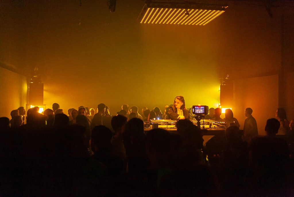 Violett en el ciclo Dialog, de Artlab