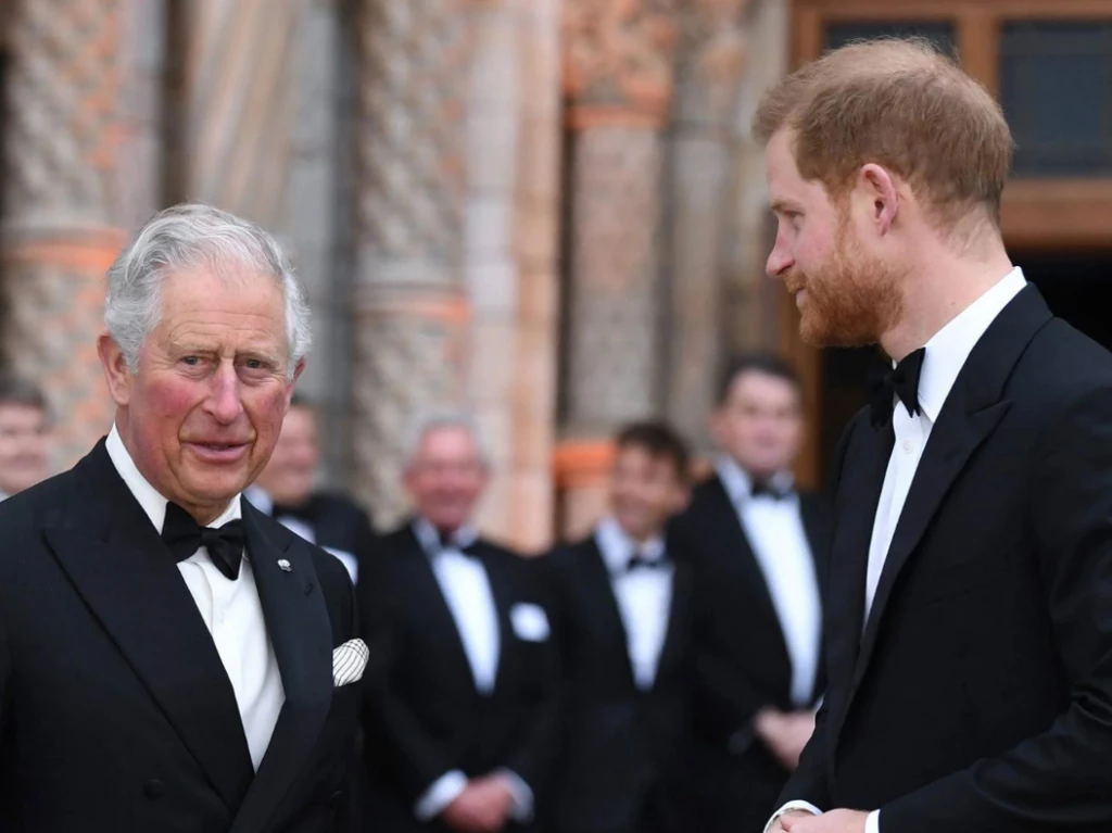 El rey Carlos III y su hijo Harry tuvieron una reunión secreta