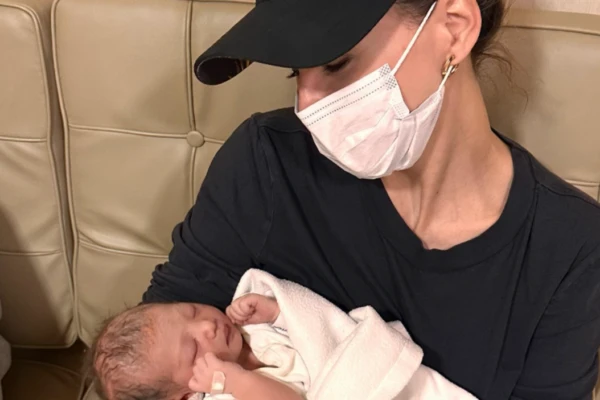 La China Suárez le dio la bienvenida a su ahijada Miu