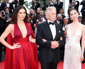 Michael Douglas fue escoltado por Catherine Zeta Jones y su hija Carys en el Festival de Cannes