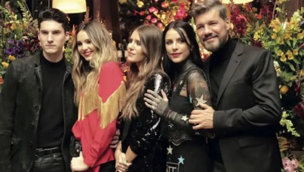 Marcelo Tinelli junto a sus hijos. Foto archivo. 